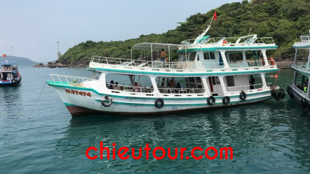 Cho thuê tàu câu cá  câu mực tại Phú Quốc